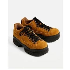 UO chunky trainers hiking boots shoes EU 38/7US